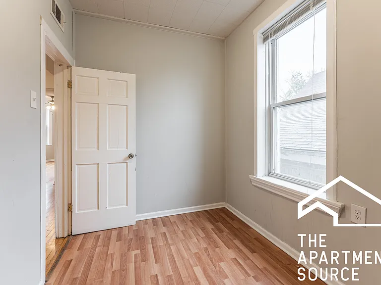 2921 N Allen Ave #G — Photo 8