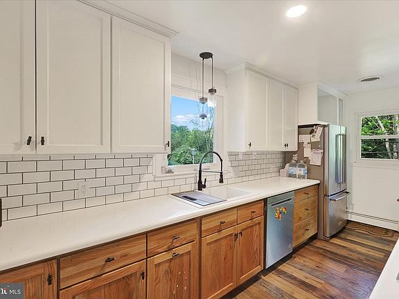 5th image of 620 Saint Johns Rd