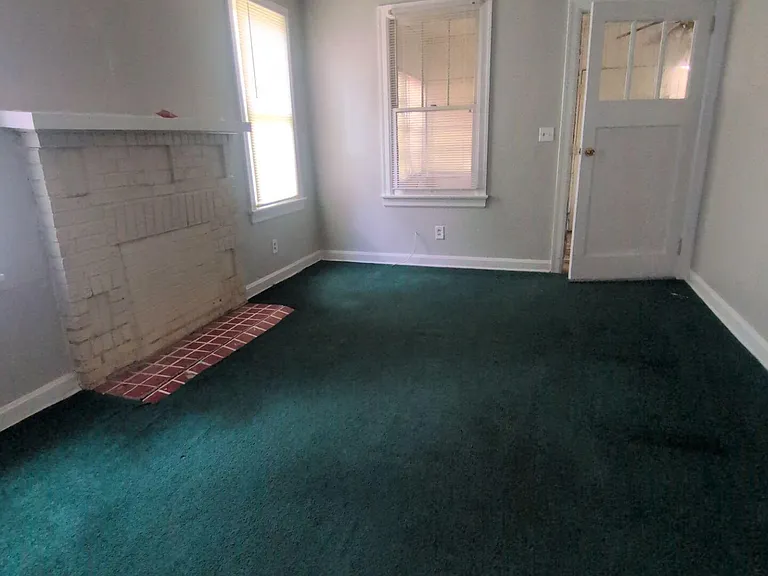 811 Mackinaw St — Photo 4