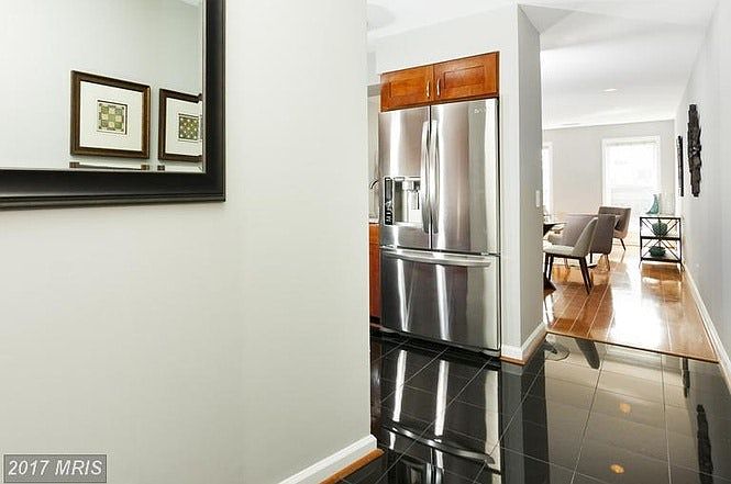 1st image of 115 N Lee St APT 212