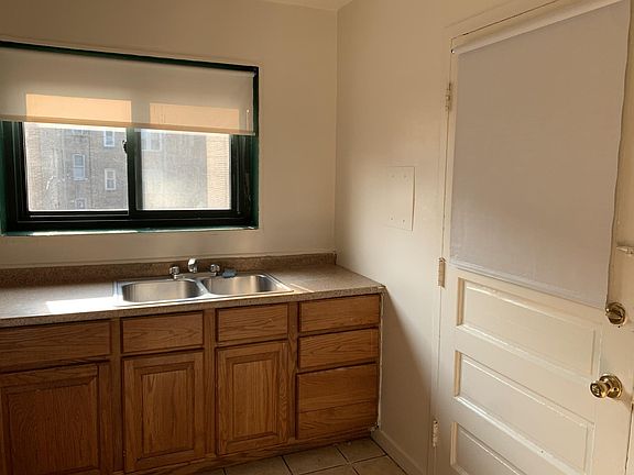 4th image of 2839 W Rosemont Ave #2
