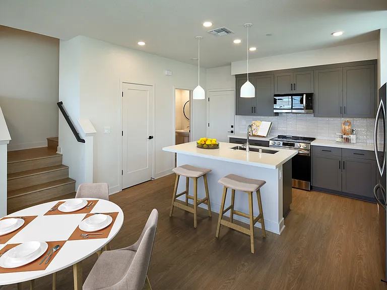 Escala at Stanford Crossing — Photo 27