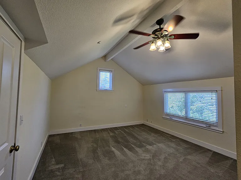 125 Plum St #B — Photo 12