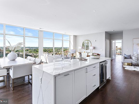 4th image of 925 N Fairfax St #Penthouse 03
