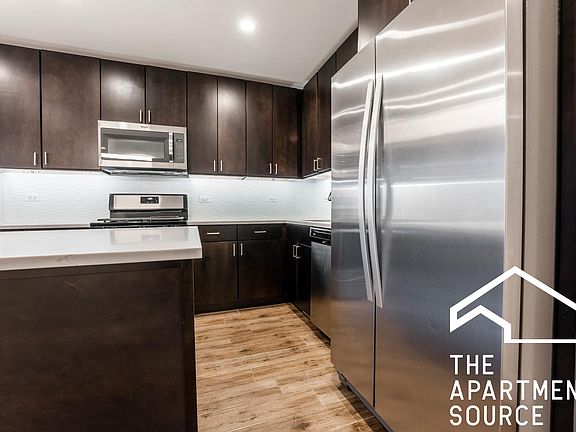 2nd image of 2942 N Halsted St #7eqpwt607