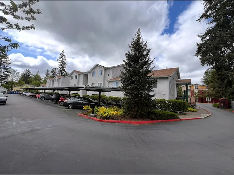 Twin Peaks Apartments — Photo 7