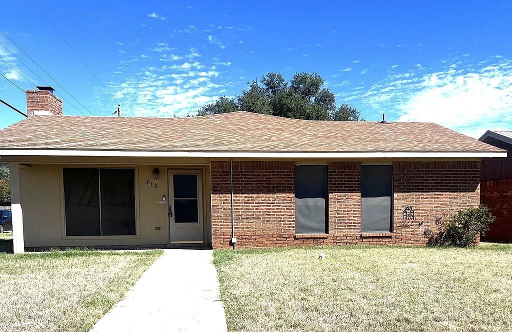 3 bed, 2.0 bath, 1308 sqft, $2,200 — Photo 1