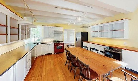 4th image of 58 Evergreen St