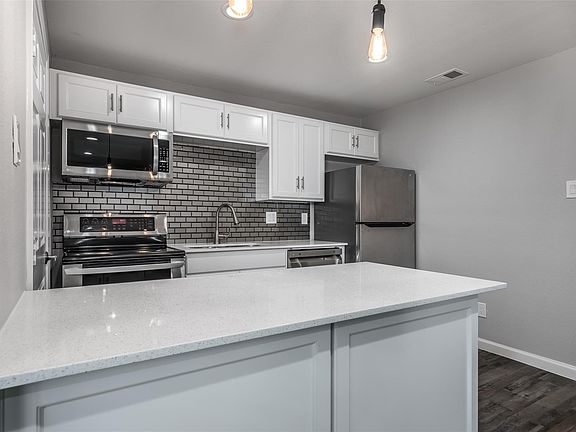 5th image of 4708 San Jacinto St #101