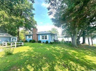 927 Chipwood Ln, Centralia, IL 62801