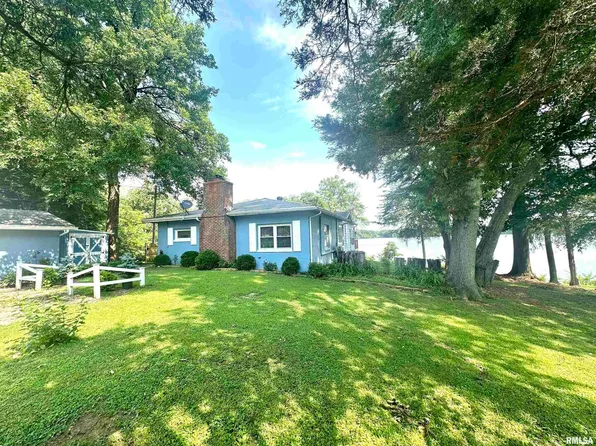 927 Chipwood Ln, Centralia, IL 62801