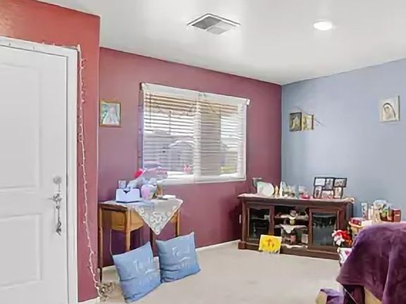 4th image of 25776 W Allen St