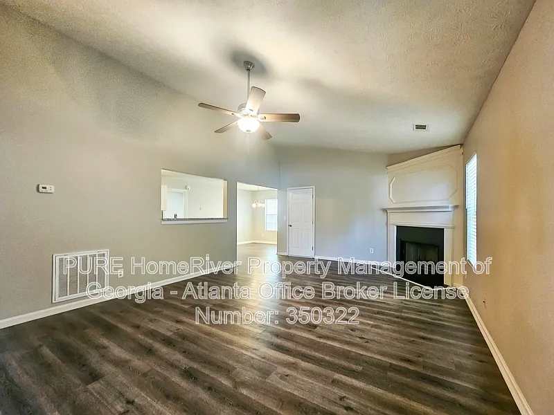 3 bed, 2.0 bath, 1728 sqft, $2,045 — Photo 4
