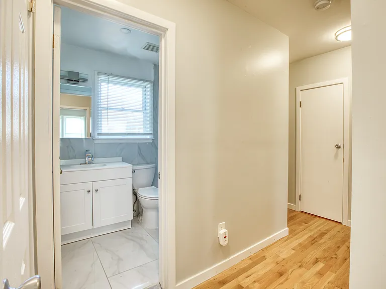 24 Hollow Wood Ln #1 — Photo 9