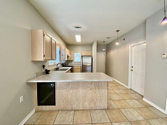2nd image of 160 Wildflower Ln