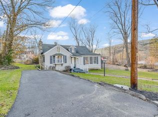 7 Butler Ln, West Milford, NJ 07480