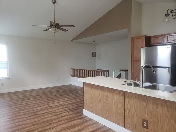 3rd image of 6543 Laguna Cir