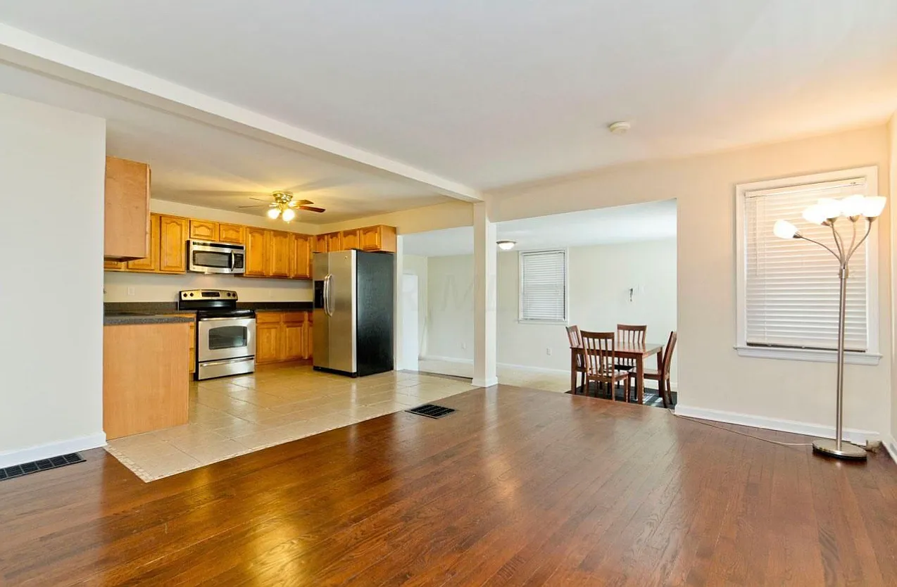 4 bed, 1266 sqft, $2,450 — Photo 2