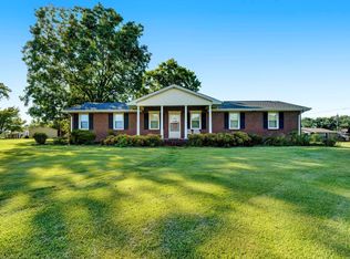 102 Colonial Ln, Simpsonville, SC 29681