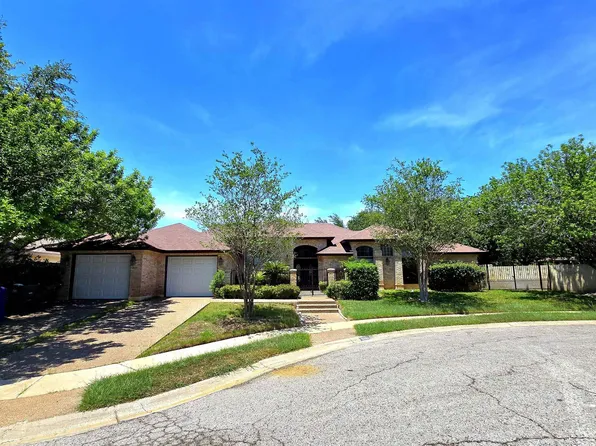 8101 Purtzer Dr, Laredo, TX 78045