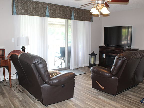2nd image of 202 Hampton Dr