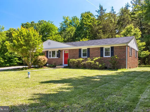 8325 Warren Dr, Pomfret, MD 20675