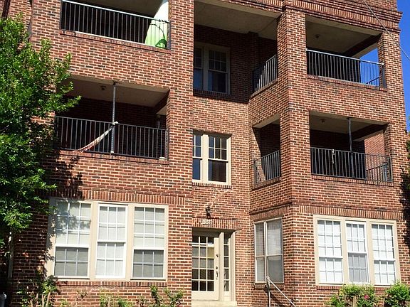 Vintage fully furnished apartment