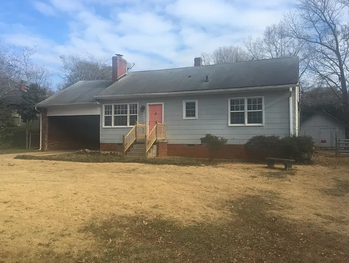 Beautiful 3 Bedroom 2 Bathroom Home with Spacious Living and Backyard — Photo 1