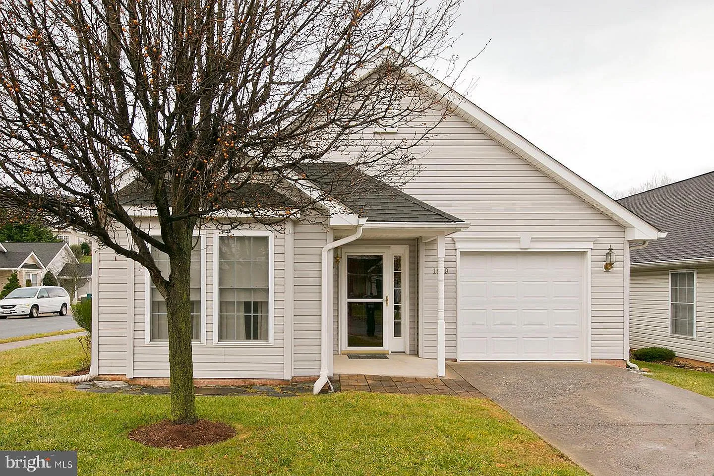 1859 Melvor Ln photo 1