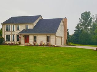 401 Candlewick Ct, Delafield, WI 53018