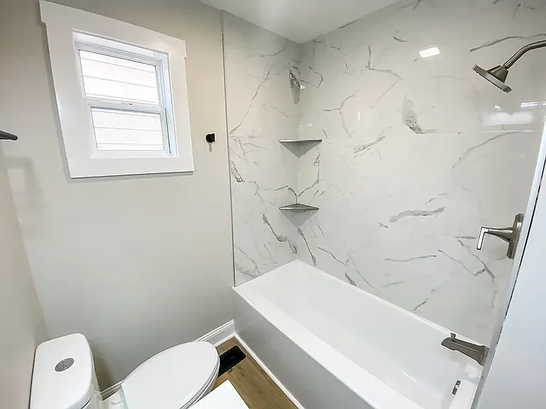 1142 S Keystone Ave — Photo 3