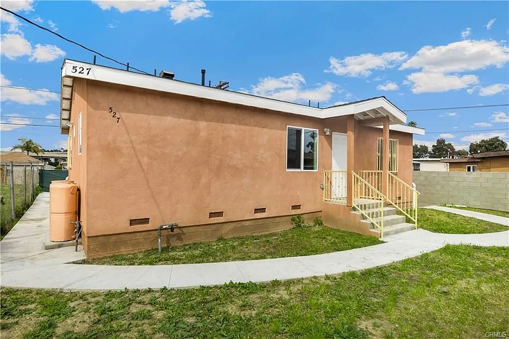 5 bed, 2.5 bath, 1200 sqft, $4,000 — Photo 2