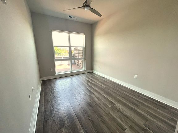 4th image of 1800 Mount Vernon Ave #405