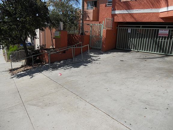 5th image of 4967 Auburn Dr APT 2