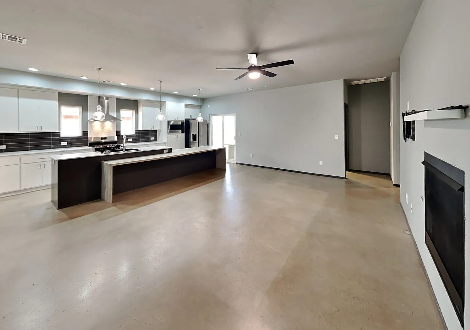 Luxurious 4 Bedroom 2 Bathroom modern home in Deer Creek Schools with Sprinkler System (Rockwell ... — Photo 4