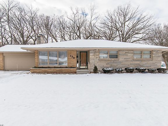 3rd image of 136 Pleasantview Dr