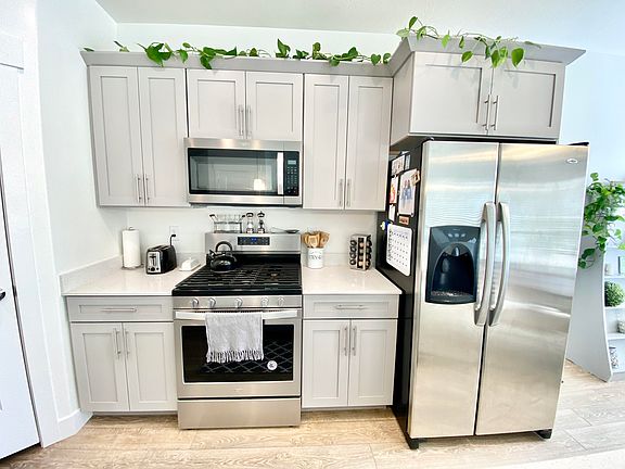 5th image of 1781 W Newcastle Ln