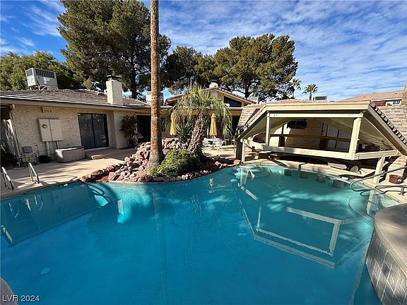 3rd image of 3860 McLeod Dr