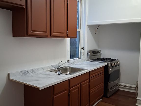 3rd image of 4932 N Camac St Floor 1