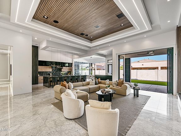 5th image of 2054 S BEVERLY Place