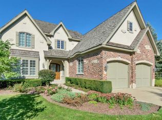 25 Forest Gate Cir, Oak Brook, IL 60523