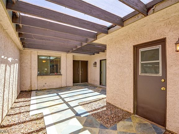 3rd image of 2467 Domingo St