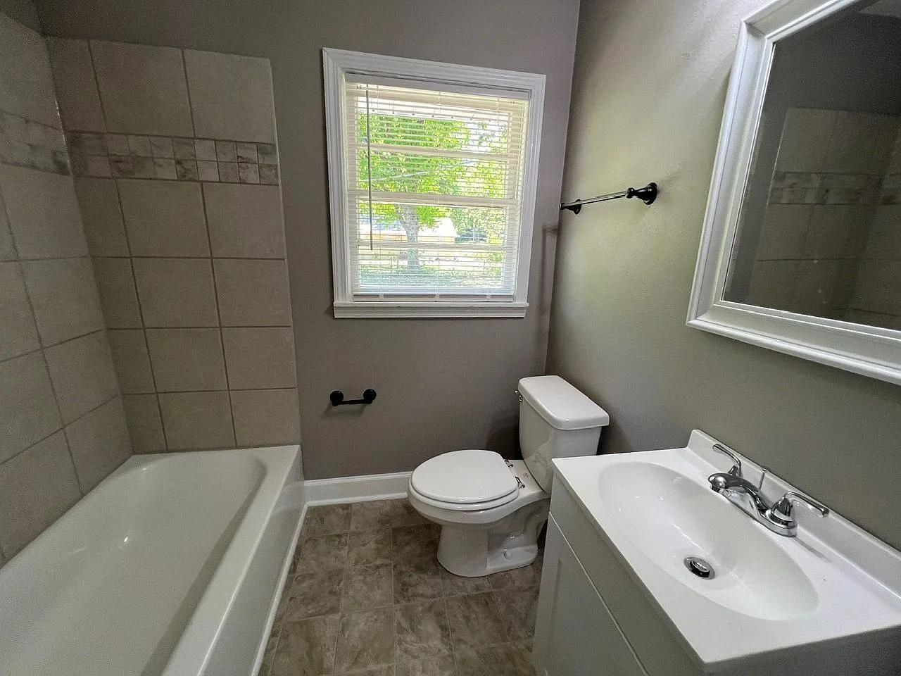 1691 Paullus Ave — Photo 4