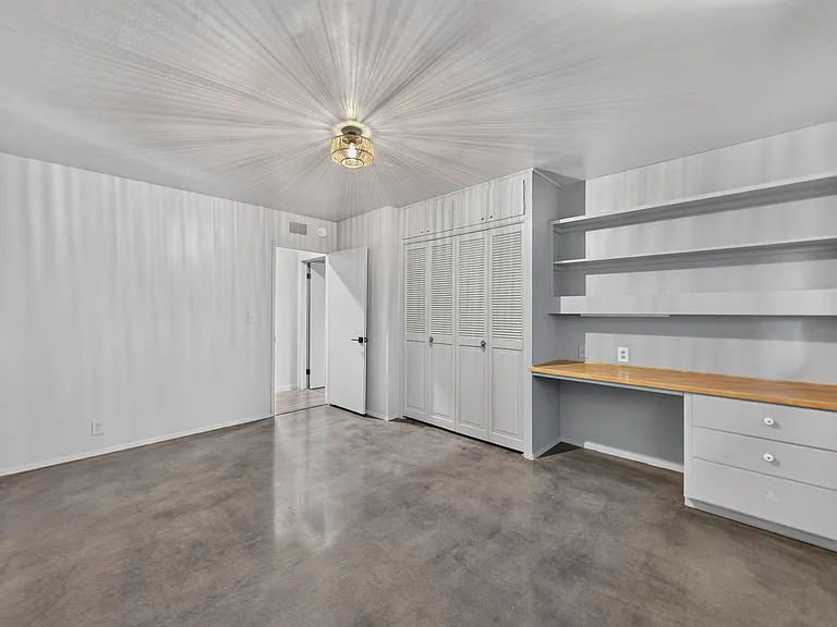 614 N Glendora Ave — Photo 15