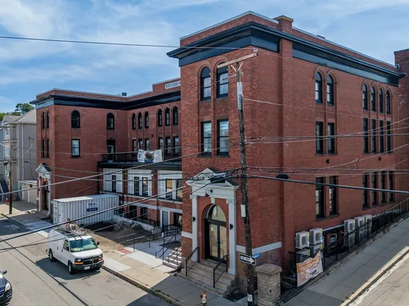 403 Division St #5, Fall River, MA 02721