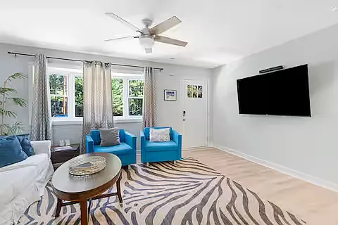 3 bed, 966 sqft, $2,450 — Photo 3