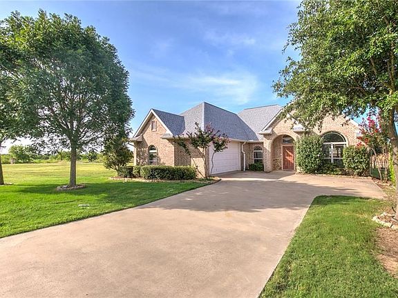 2nd image of 1705 Lakeway Dr