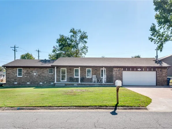 1310 W Twin Springs St, Siloam Springs, AR 72761