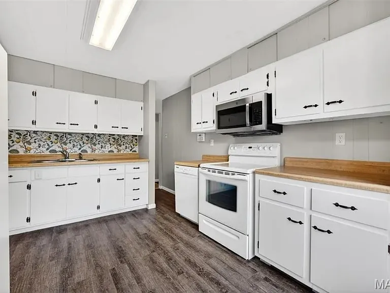 1033 Perry St — Photo 21