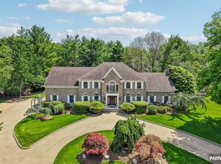 41 Sunflower Dr, Upper Saddle River, NJ 07458